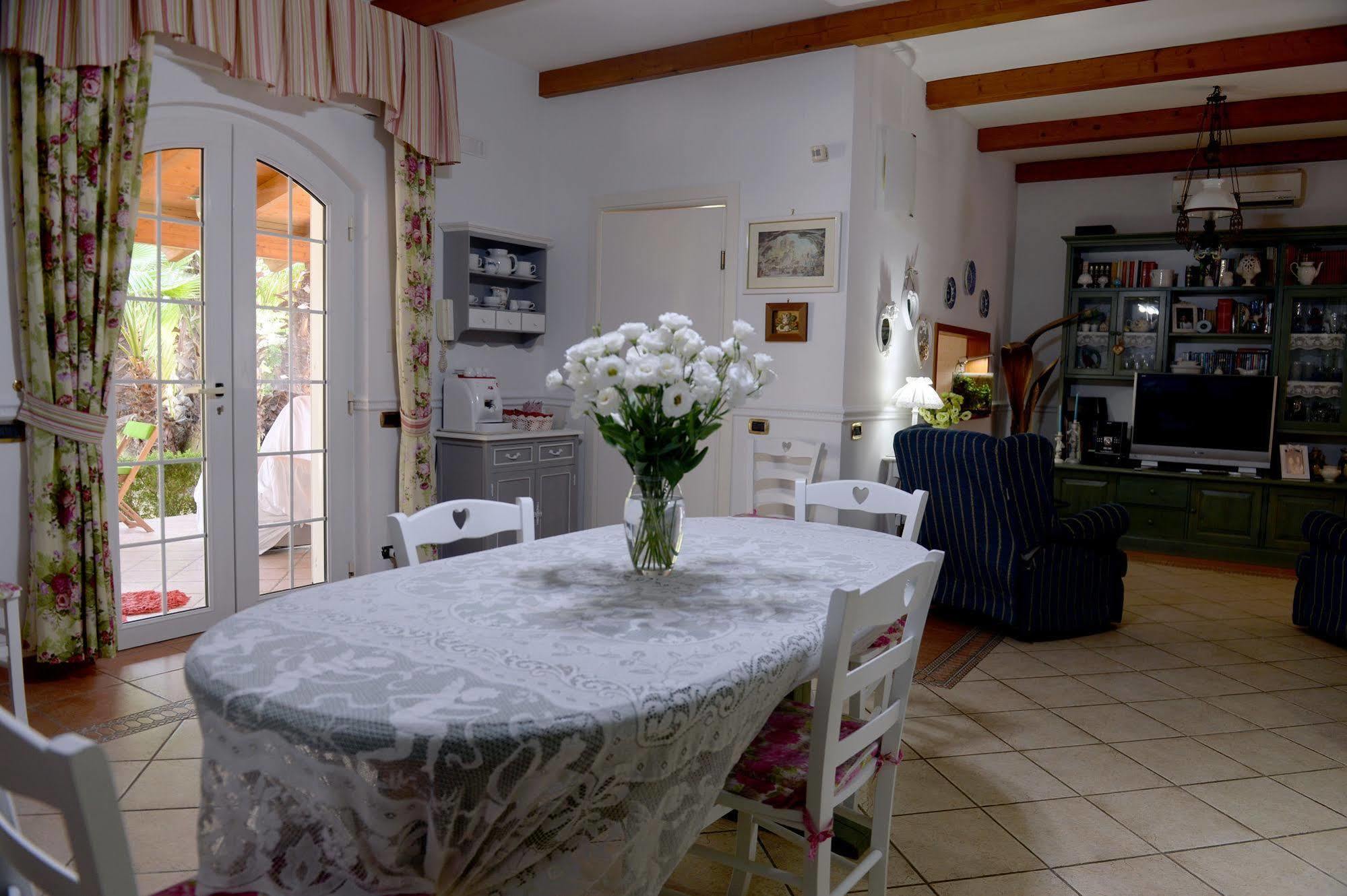 Il Giardino Delle Jacaranda Bed & Breakfast Talsano Exterior photo
